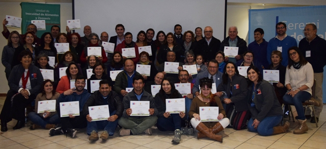 Líderes comunitarios en Tenencia Responsable de Mascotas son capacitados por Seremi de Salud