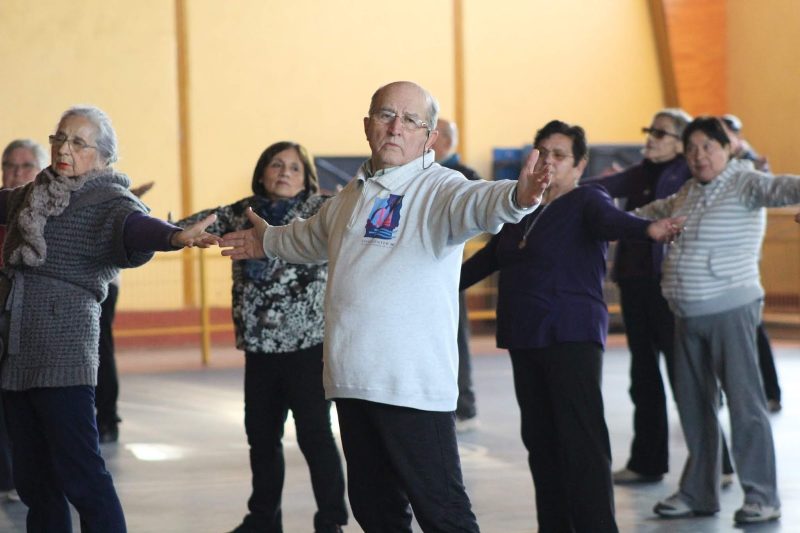 Salud Machalí fomenta la actividad física en los adultos mayores por medio de innovador taller