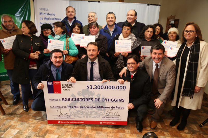 Gobierno entrega $3.300 millones para riego a pequeños y medianos agricultores