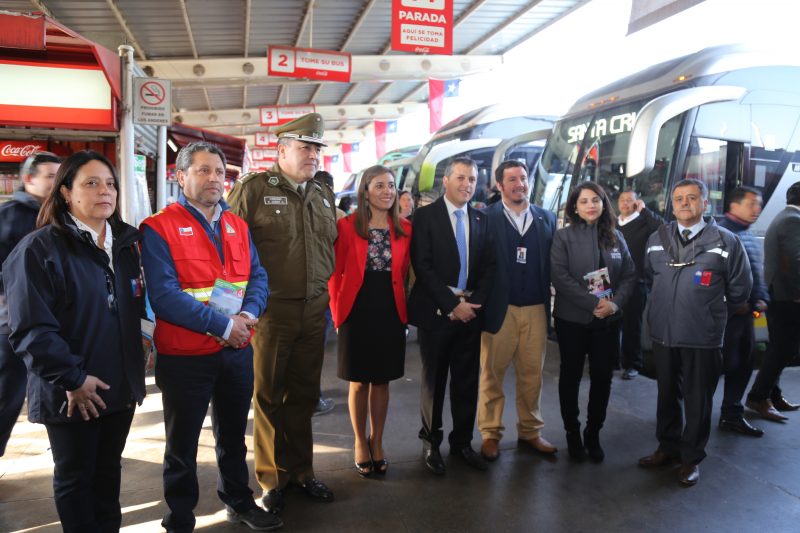 Autoridades fiscalizan buses reforzando el mensaje al autocuidado y la prevención