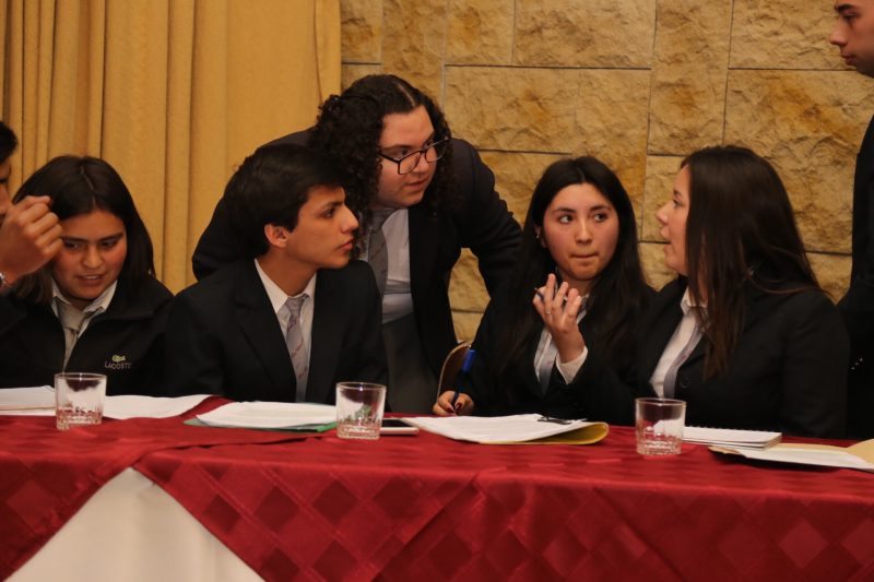 Jóvenes de O’Higgins debaten sobre prevención del consumo de drogas
