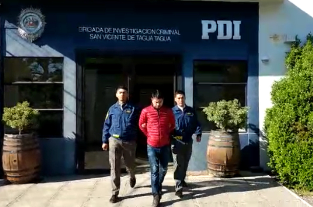 Detienen a profesor por mantener relaciones con alumna menor de edad