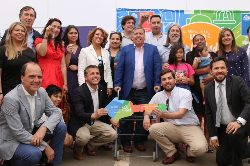 Familias de Rengo recibieron las llaves de su casa propia