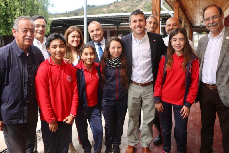 Intendente Masferrer visita Navidad y anuncia inversión de $170 millones para la Escuela Básica de la localidad de Pupuya