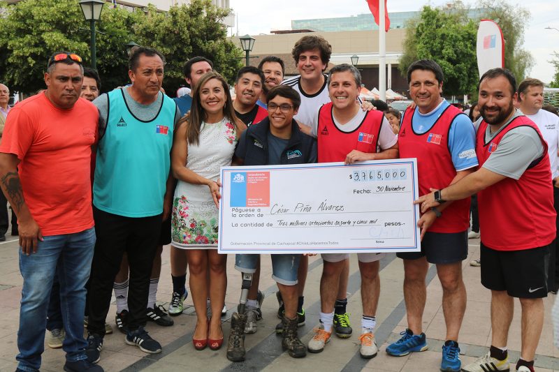 Teletón 2018: Entregan recursos a deportista paralímpico que participará en Mundial de Surf