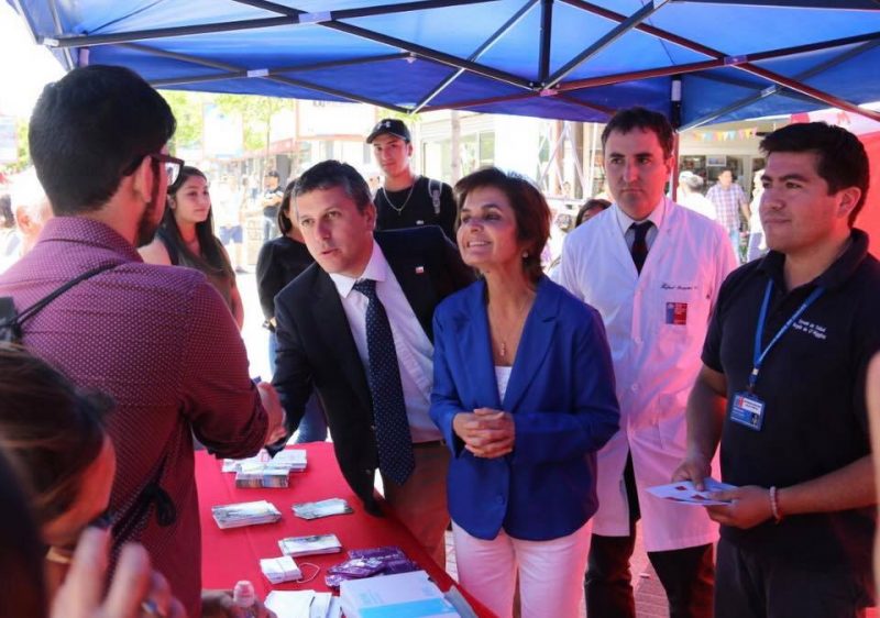 Intendente Masferrer y Subsecretaria de Salud reafirman en terreno la importancia del examen de VIH