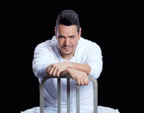 VICTOR MANUELLE LLEGA CON TODO EL RITMO DE LA SALSA A SUN MONTICELLO