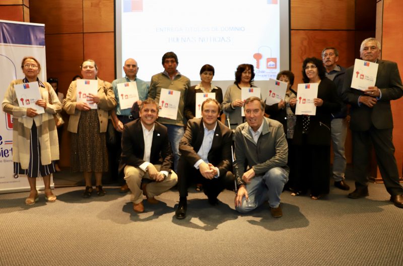 Familias de Cardenal Caro recibieron su título de dominio