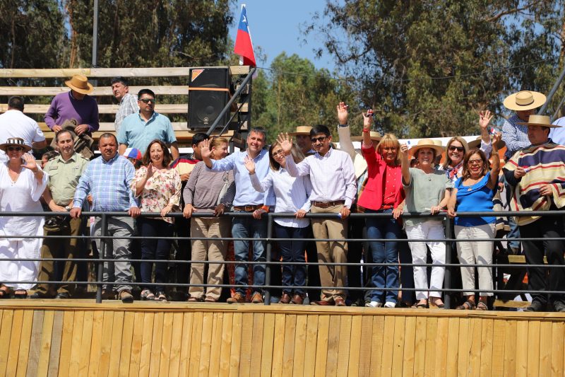 Intendente Masferrer y Alcalde de Las Cabras inauguran la nueva Medialuna de la comuna