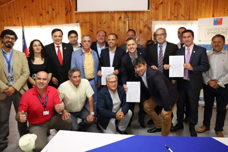 Pichilemu: Intendente Masferrer y Subsecretario Castillo firman compromiso de compra de terreno del nuevo Hospital de Pichilemu