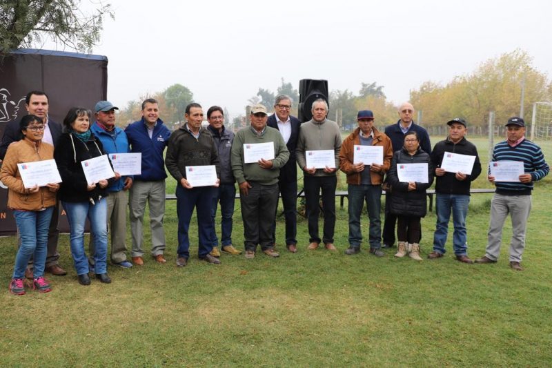 Rancagua: Intendente Masferrer lideró entrega de bonos de apoyo a pequeños agricultores