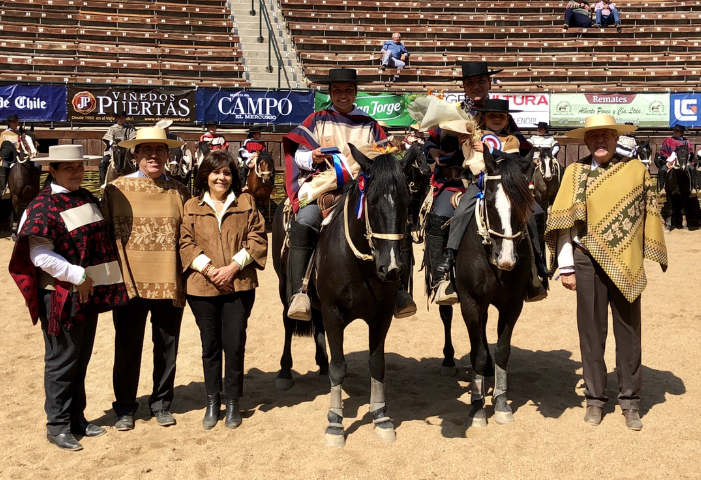 Seremi de la Mujer y la Equidad de Género premia a la collera ganadora de la Serie Promocional Femenina