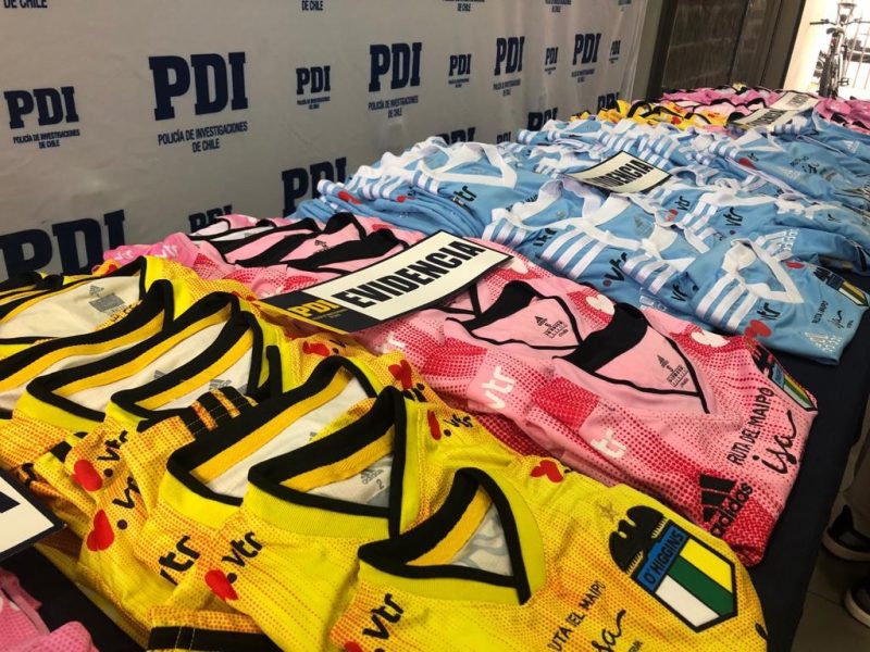 PDI INCAUTA MÁS DE 200 CAMISETAS DE O’HIGGINS FALSIFICADAS