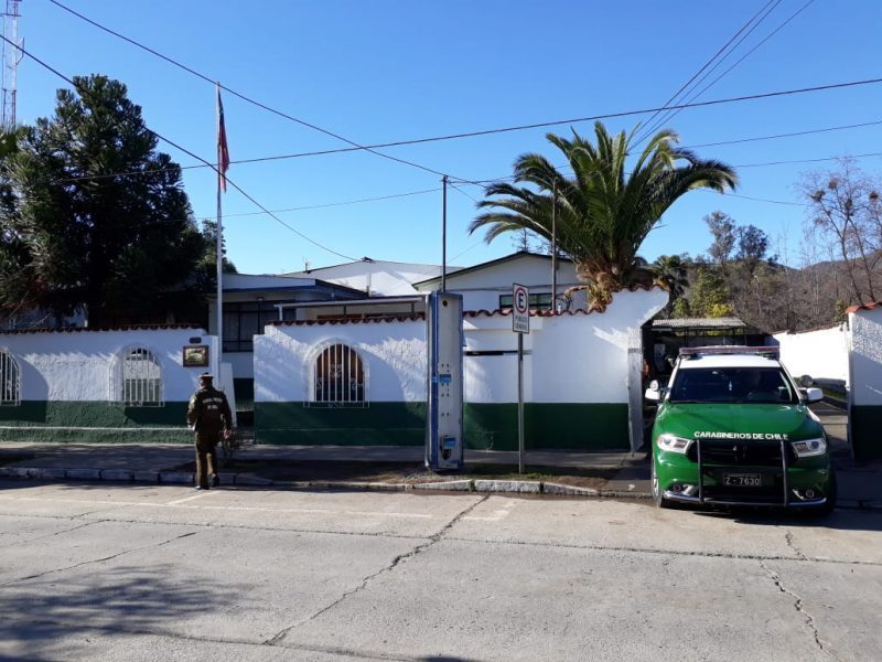 Jefe de Carabineros de Machalí detiene a ladrón de farmacia mientras paseaba con su familia