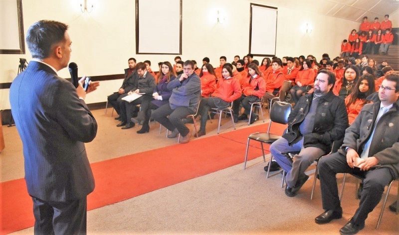 Dictan charla sobre responsabilidad penal adolescente a estudiantes