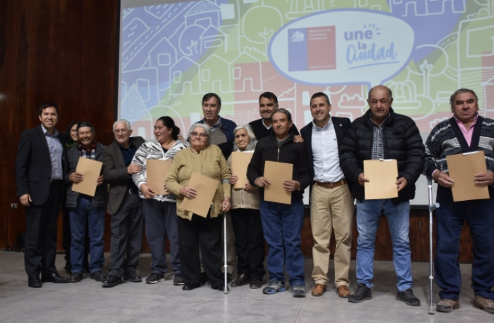 Malloa: Intendente Masferrer y Seremi de Vivienda entregan escrituras a 260 nuevos propietarios