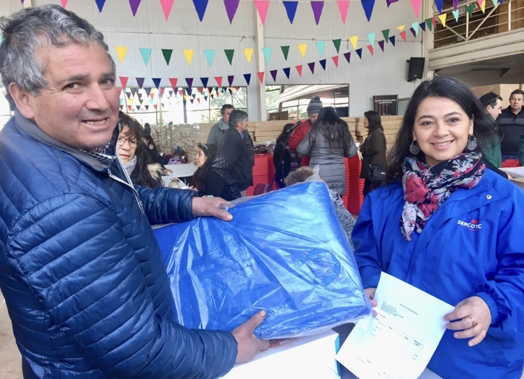 SERCOTEC FISCALIZA ENTREGA DE IMPLEMENTACIÓN A FERIAS LIBRES DE RANCAGUA