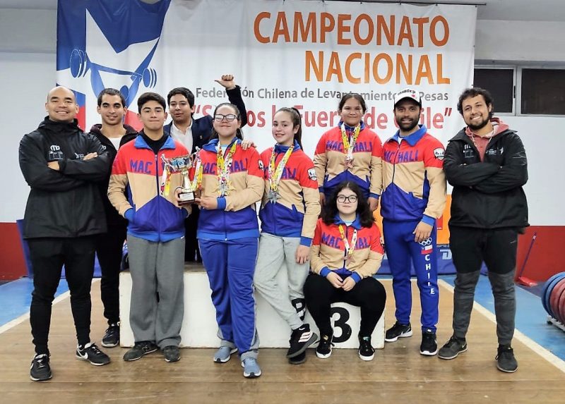 LEVANTADORES DE PESAS MACHALINOS : UNA CAMPEONA  NACIONAL Y MEDALLAS POR DOQUIER