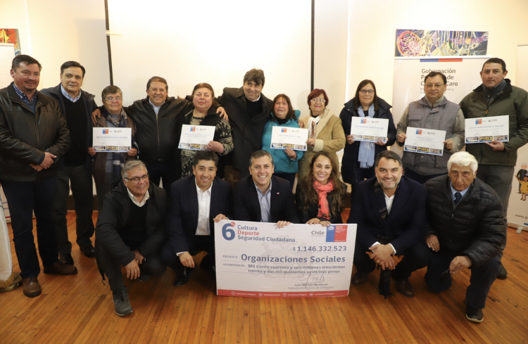 Pichilemu: Entregan recursos a organizaciones sociales de Cardenal Caro