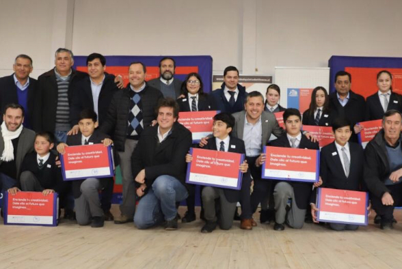Más de 190 estudiantes de 7° Básico de Coinco y Quinta de Tilcoco recibieron computadores