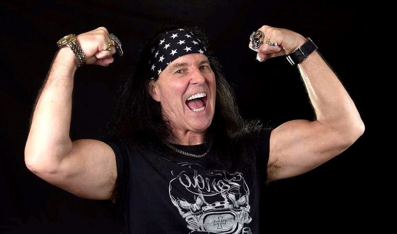 DAVE EVANS, PRIMER CANTANTE DE AC/DC, DEBUTA EN GRAN ARENA MONTICELLO