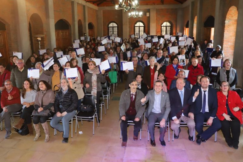 Intendente Masferrer lidera entrega de recursos a adultos mayores de todo Colchagua