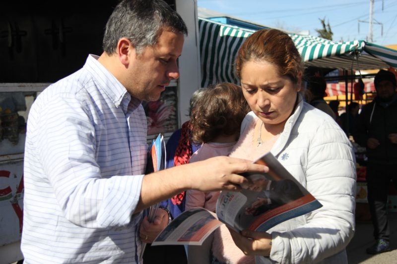Intendente Masferrer recorrió Feria de Rancagua difundiendo 5 nuevas patologías Auge