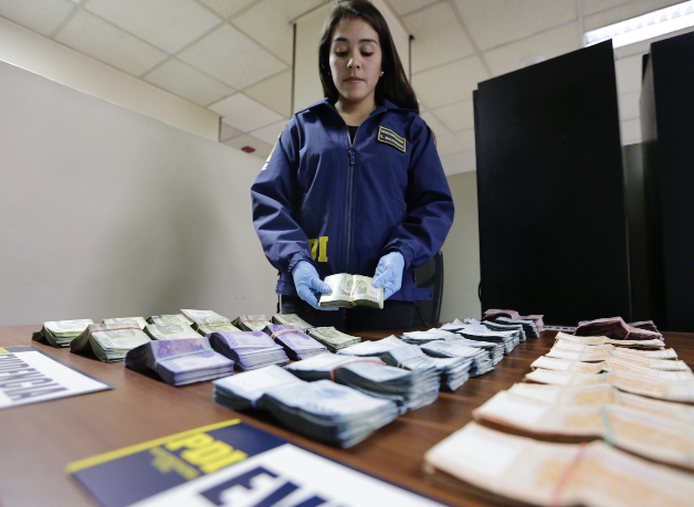 PDI DETIENE A SUJETO QUE GIRÓ DINERO CON TARJETA OLVIDADA EN CAJERO AUTOMÁTICO