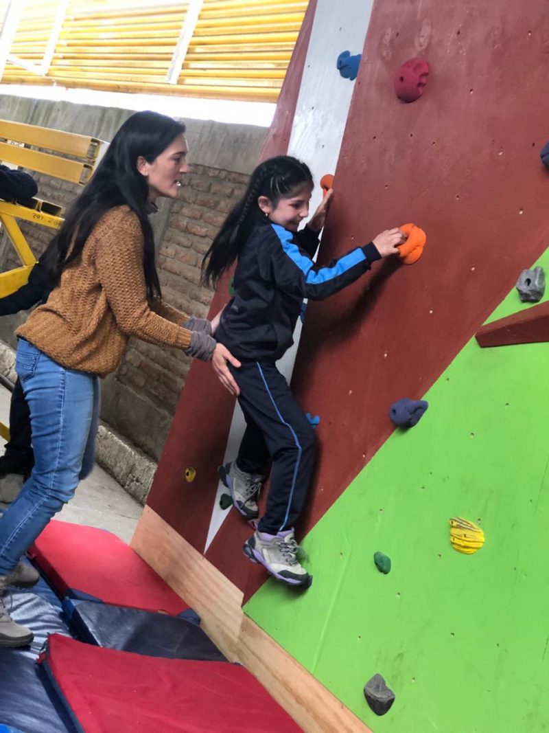 MACHALÍ INSTALA MUROS DE ESCALADAS EN COLEGIOS MUNICIPALES