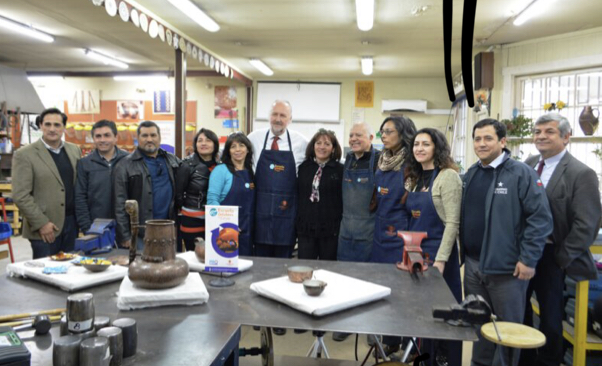 Escuela Orfebres de Coya recibe la visita del Ministro de Minería