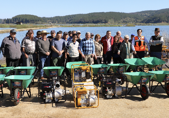 Cáhuil: Intendente Masferrer y Seremi de Minería entregan recursos a salineros