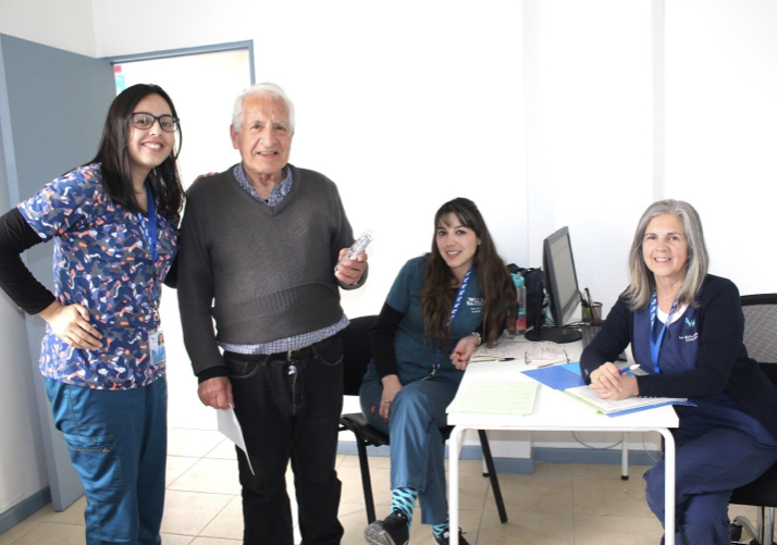 Machalí: adultos mayores se benefician con lentes para la presbicia