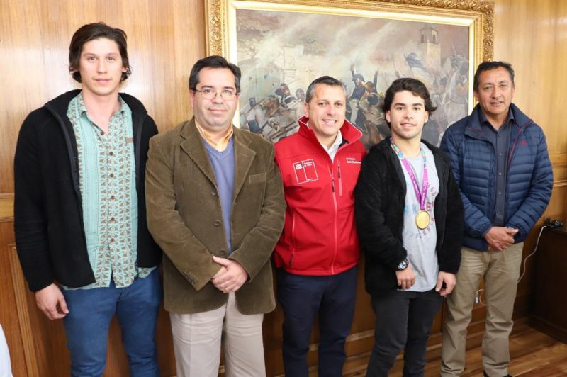 Medallista de oro en los Parapanamericanos es recibido por el Intendente de O’Higgins