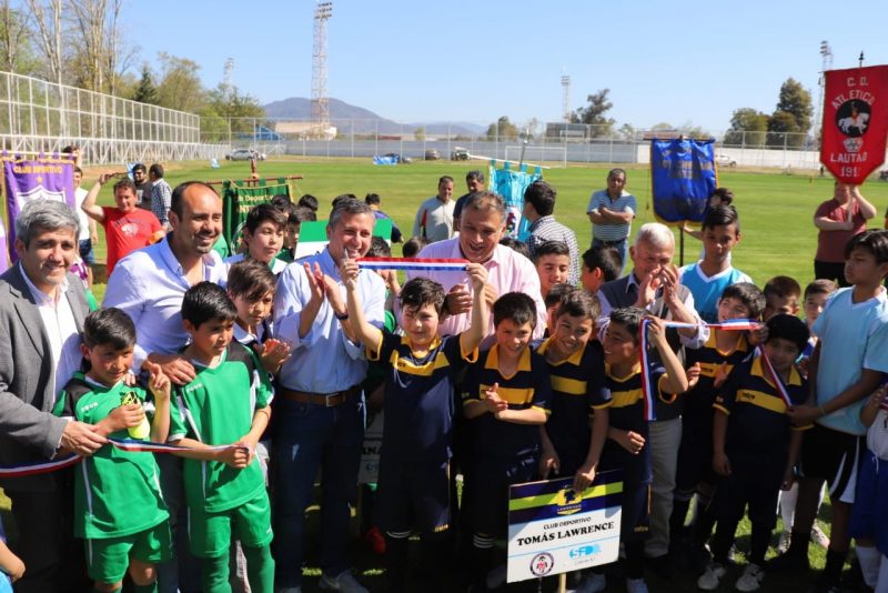 Con recursos del Gobierno Regional recuperan canchas del estadio municipal de San Fernando destinadas al fútbol joven