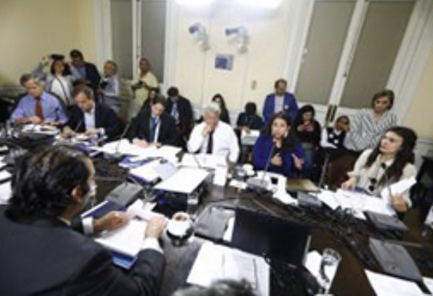 Comisión de Trabajo aprueba proyecto de ley que reduce jornada laboral a 40 horas
