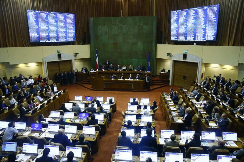 Proyecto de ley que reduce el número de diputados comenzó su tramitación