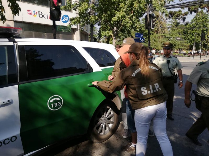Detienen a sujetos por asalto y abuso sexual en contra de amigas y un amigo que compartían en la vía pública