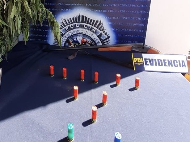 Denuncia por drogas permite incautar arma de fuego