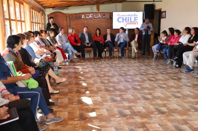 Chimbarongo: Autoridades de Gobierno se reúnen con adultos mayores e informan avances de la Agenda Social