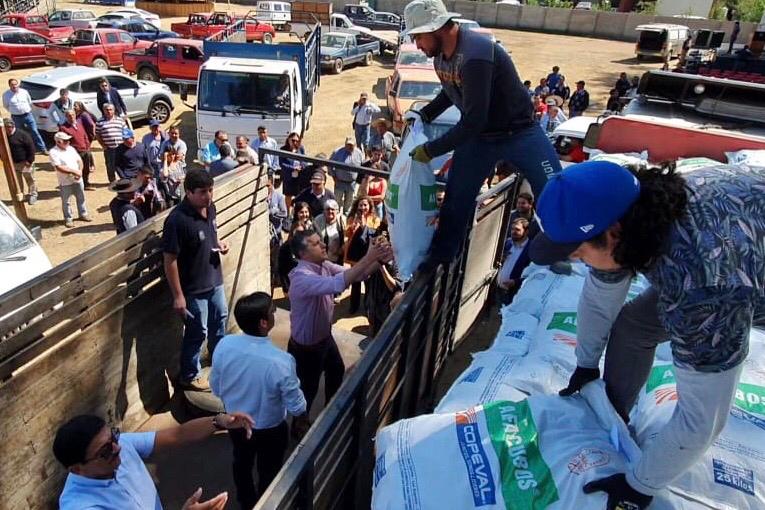 Agricultores afectados por la sequía reciben forraje para animales