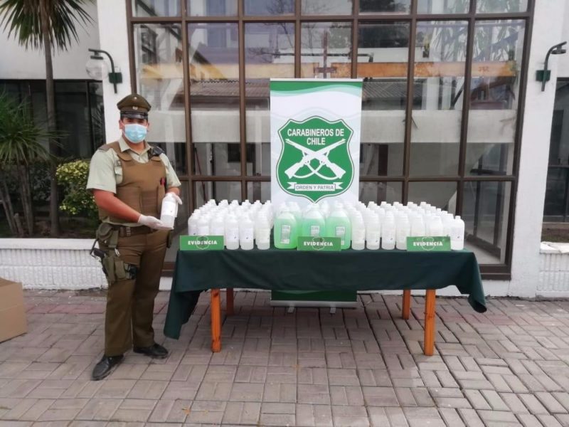 Carabineros detuvo a dos personas por venta ilegal de alcohol gel y amonio cuaternario