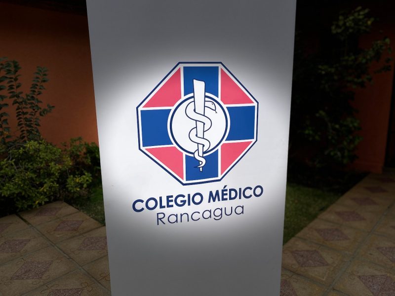 Colegio Médico no descarta cuarentena, si con todas las otras medidas no hay disminución de casos en el transcurso de la semana.