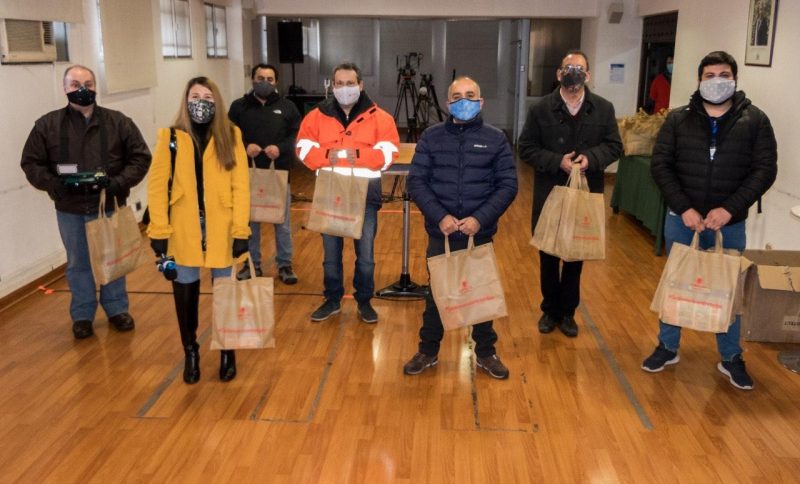 El Teniente entrega kits de protección personal a medios de comunicación que están en terreno