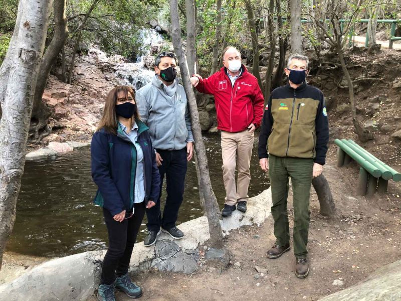 Ministro de Agricultura visita Reserva Nacional Río de los Cipreses con mira a la reapertura