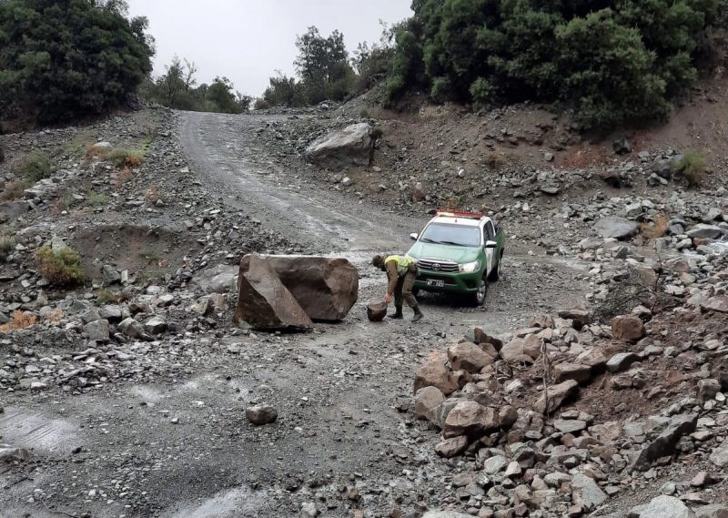 Llaman a no transitar por caminos cordilleranos ante deslizamientos de tierra