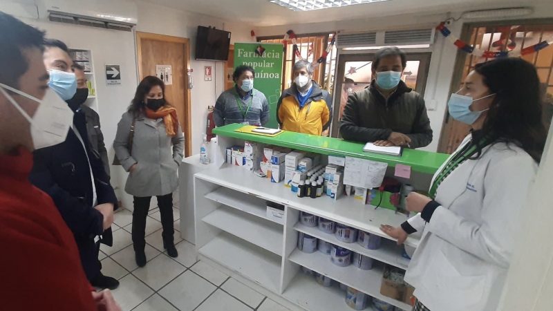 Autoridades de Machalí conocen experiencias de Farmacia Municipal