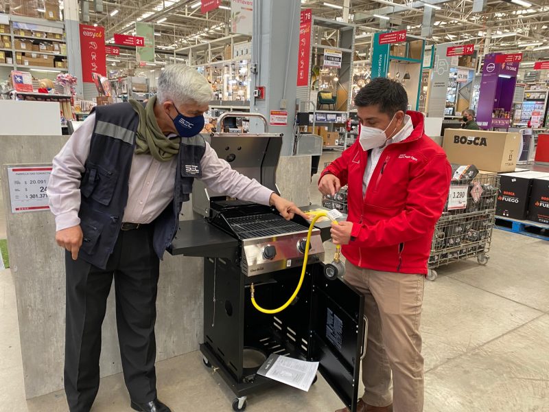 Fiscalizan venta de parrillas eléctricas en tiendas del retail
