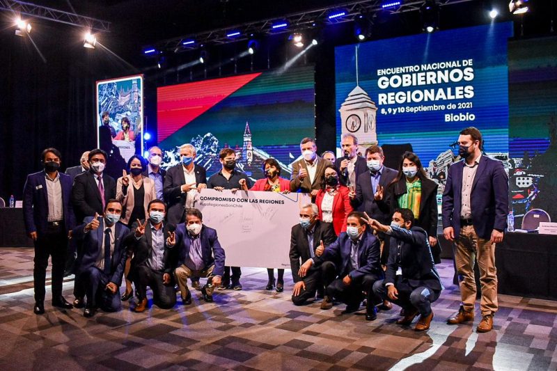 Gobernadores piden más autonomía de las regiones y eliminación de delegado presidencial