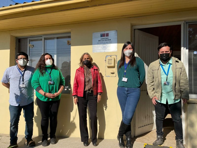 Autoridad regional de Sernameg visita Centro de la Mujer de San Vicente