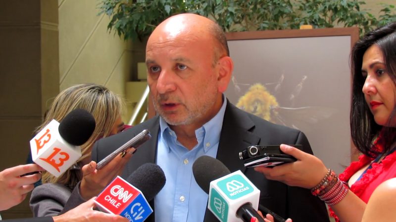 Diputado Castro insta a exsubsecretario de Redes, Arturo Zúñiga a explicar el no cobro de arriendo de ventiladores mecánicos a clínicas privadas